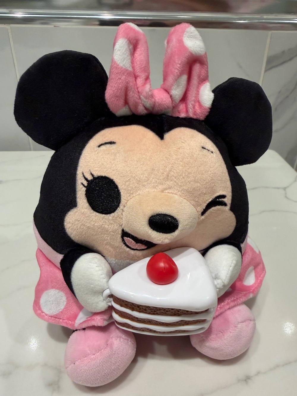ZURU Snackles Disney Minnie Mouse 5” inches - Picture 3 of 3